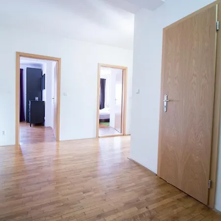 Old Town Square 27 Apartament *